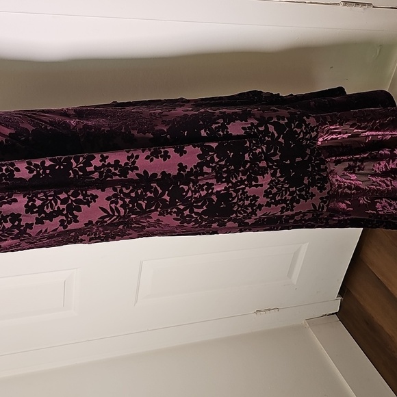 TOMMY HILFIGER BURNOUT VELVET Elegant Purple Floral Wrap Dress. SIZE 6. - Picture 5 of 11